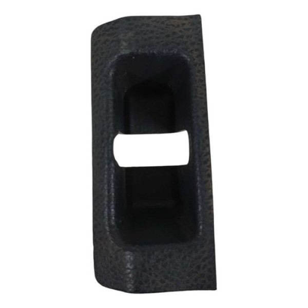 Moldura Fechadura Porta Malas Chevrolet Onix 2013 A 2019